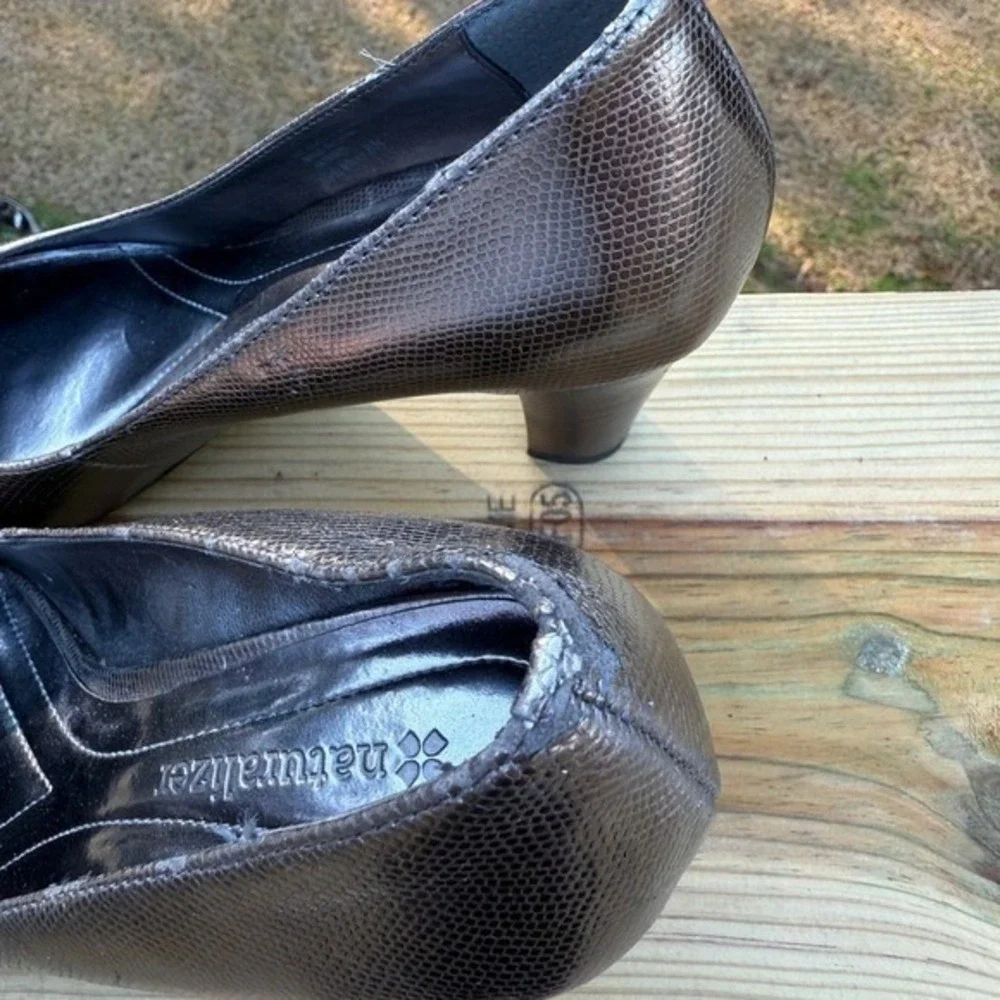 Naturalizer pumps featuring